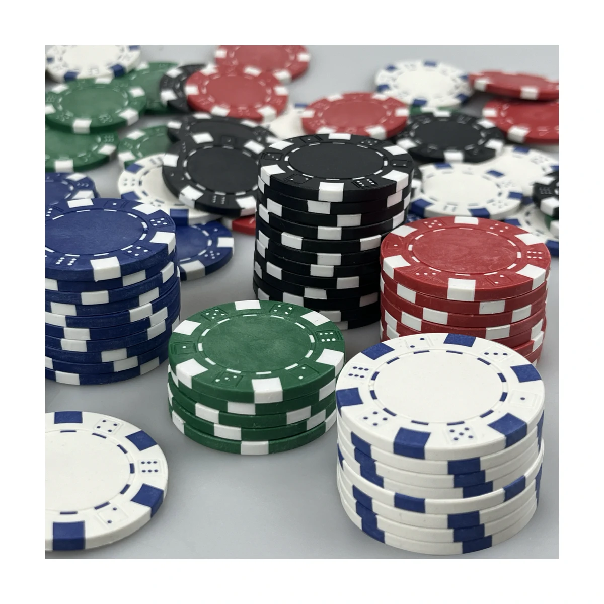 complete poker set contents with 500 chips, 2 decks of cards, dice and dealer buttons