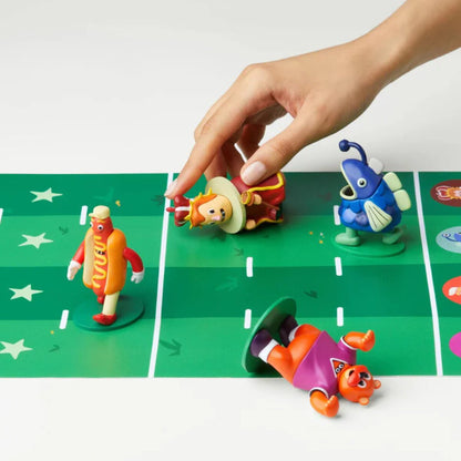 Hot Streak gameplay showing colourful mascot figures racing on the pull-out track