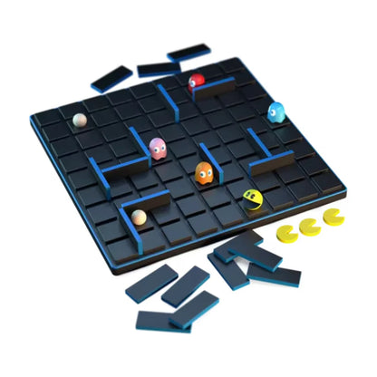 Quoridor Pac Man strategy board game gameplay with maze walls and character pawns